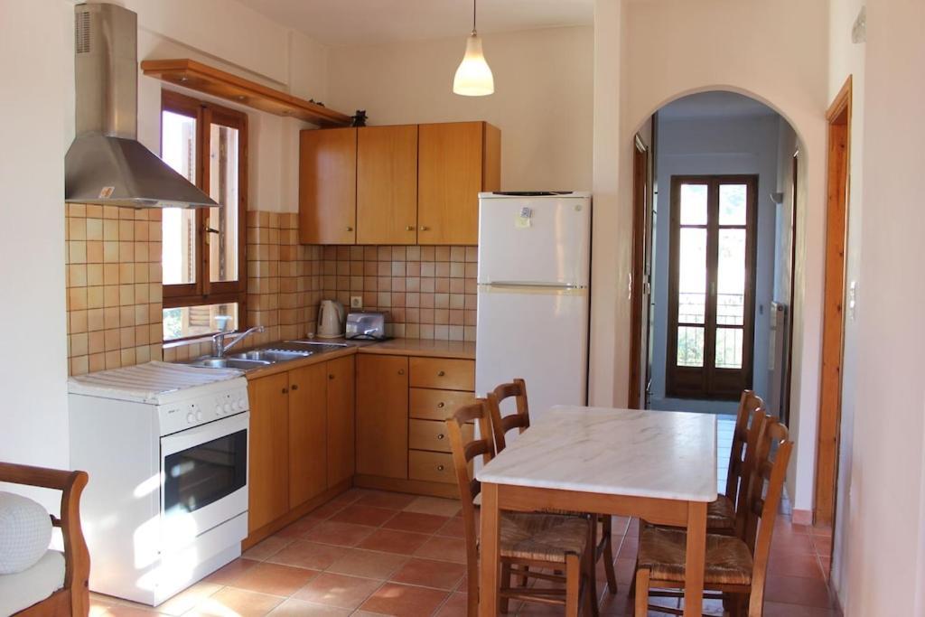 Hanakia Stoupa Exterior photo